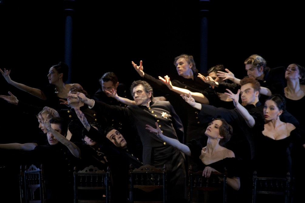 Stage Russia presents Anna Karenina movie still